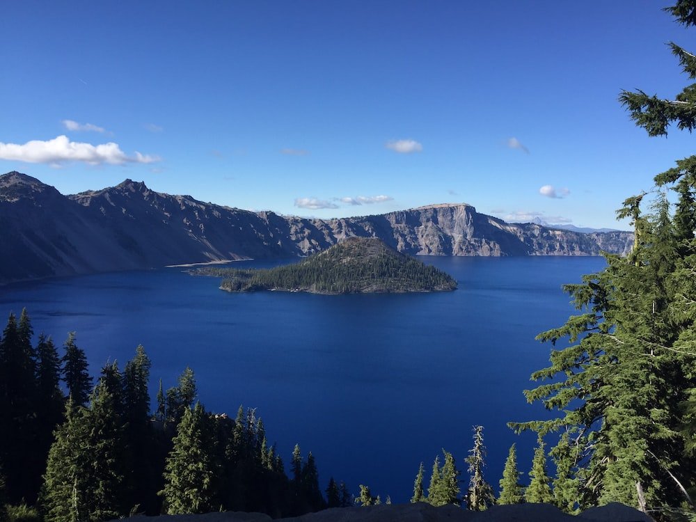 This Is Why Crater Lake Lodge Is The Best Option To See Oregon's Bluest Lake