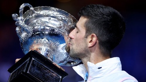 Djokovic bate Tsitsipas e conquista o Australian Open
