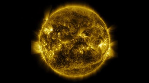 Este vídeo brilhante da NASA mostra um ano completo do Sol