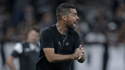 Corinthians vence amistoso, mas António Oliveira prega racionalidade