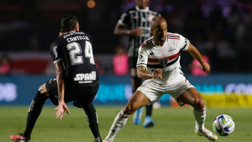 Calleri faz dois e São Paulo vence Corinthians de virada