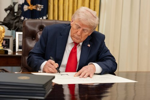 Ao lado de Meloni, Trump afirma ‘100% de certeza’ sobre acordo de tarifas com UE