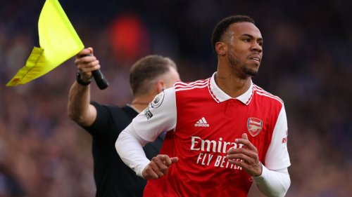 Gabriel Magalhães, do Arsenal, assiste ao jogo do Corinthians na Arena