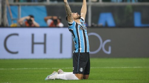 Grêmio vence Palmeiras com gol relâmpago e encosta no vice-líder