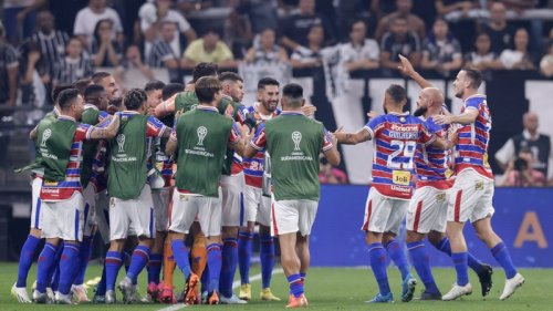 Torcedores do Fortaleza brigam entre si antes de jogo contra Corinthians