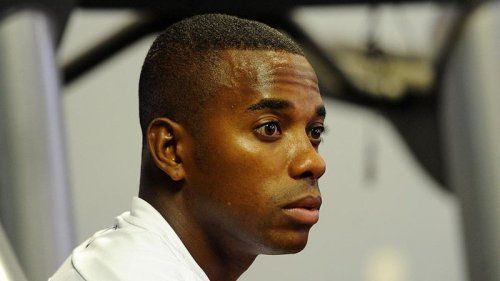 Defesa de Robinho entrega o passaporte do jogador ao STJ