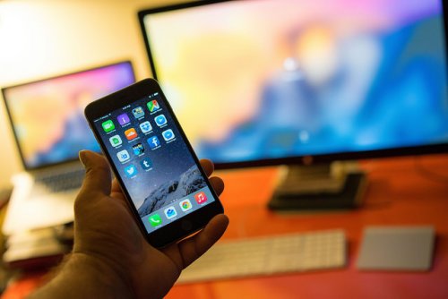 A conspiração: a Apple estraga o seu iPhone de propósito?