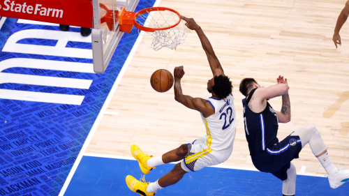 Curry dá show e Warriors vencem Mavericks e caminham às finais da NBA