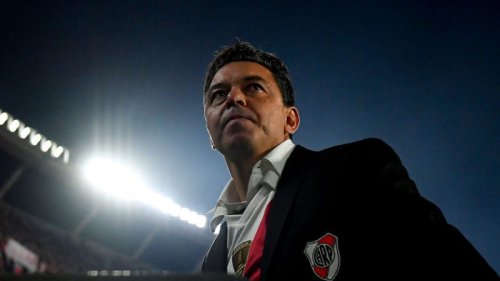 Gallardo ganha estátua do River Plate, e 'detalhe ousado' rouba a cena