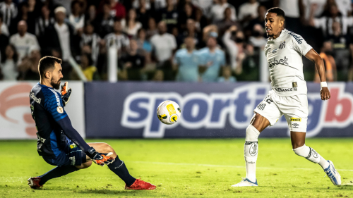 Vasco negocia com Santos, e 'rival' de Pedro Raul se aproxima