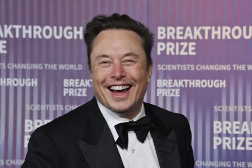 Elon Musk tells Tesla employees he will lay of 10% of global workforce
