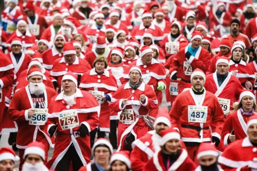 More than 900 Santas participate in 13th annual run in Germany
