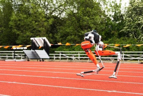 Robot runs 100 meters in 24.73 seconds, breaks world record