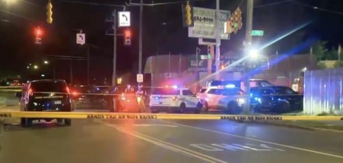 Detroit police officer, gunman killed in shooting