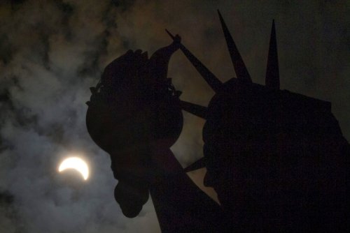 Solar eclipse to darken sky over NYC, Montreal Thursday morning