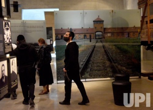 Soldiers, Ultra-Orthodox Jews visit Holocaust museum ahead of Remembrance Day - Photos