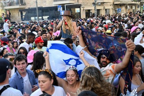 Israelis celebrate Purim in Jerusalem (10 images)