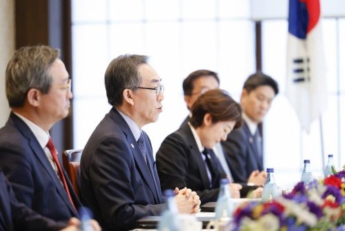 China, Japan, South Korea agree to 'future-oriented' talks