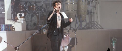 ‘I Don’t Think It’s A Racist Thing To Say,’ The 1975’s Matty Healy Started Before Getting Perfectly Cut Off By Bandmates On Stage