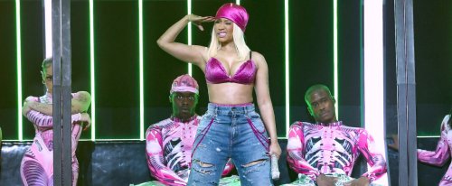 Nicki Minaj’s ‘Whole Boob Was Out’ During A Wardrobe Malfunction On Stage