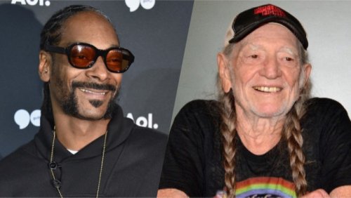 Snoop Dogg Gifted Willie Nelson With A Very Marijuana-Friendly Christmas Sweater