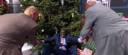 Kenny Smith Shoved Shaq And Sent Him Flying Into A Christmas Tree Again