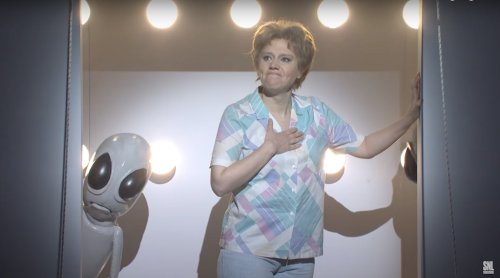 Kate McKinnon Choked Up At The End Of Her Final (And Maybe Filthiest) Appearance As UFO Abductee Ms. Rafferty On Her Last ‘SNL’