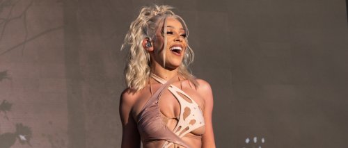 doja-cat-flashed-her-breasts-at-her-birthday-party-making-good-on-a-2