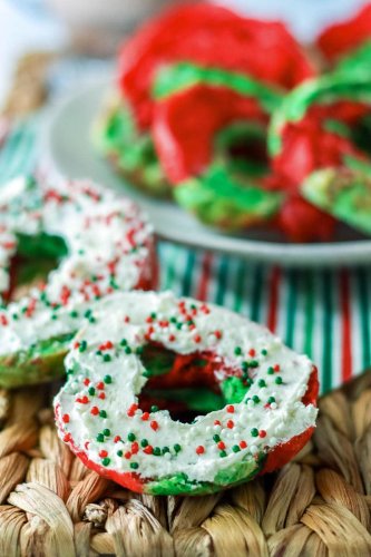 Make Air Fryer Christmas Bagels for Festive Holiday Breakfast