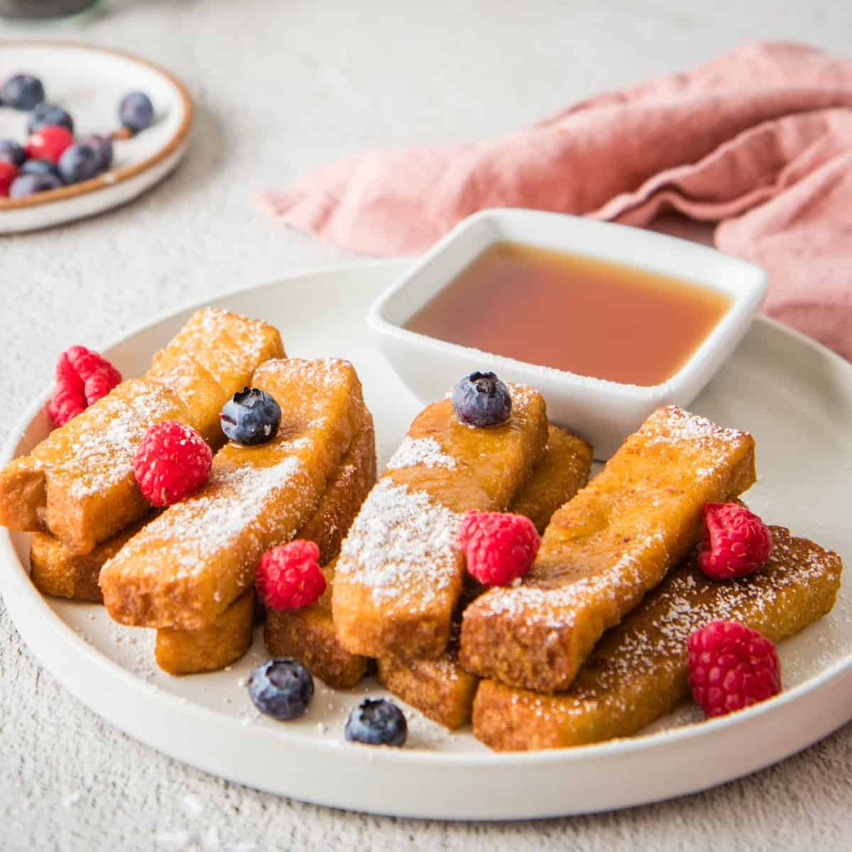 Frozen French Toast Sticks in Air Fryer - Urban Farmie