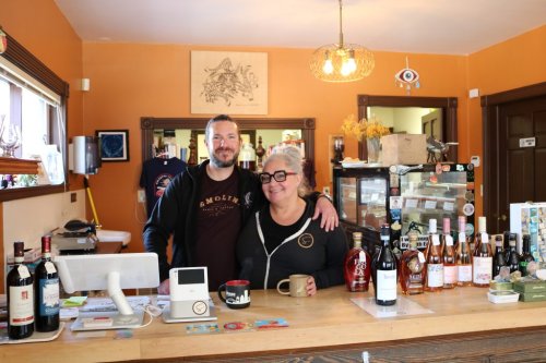 Semolina Hosts Sunday Supper With Zia P