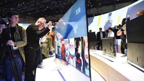 CES 2015: This 4K TV is thinner than a smartphone