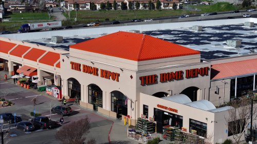 What's open, closed on Easter 2025? Details on restaurants, grocery stores, retailers, more
