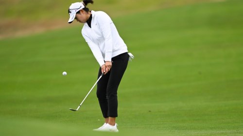 Watch: Rose Zhang's chip from off the putting surface on 17th at Pebble ...