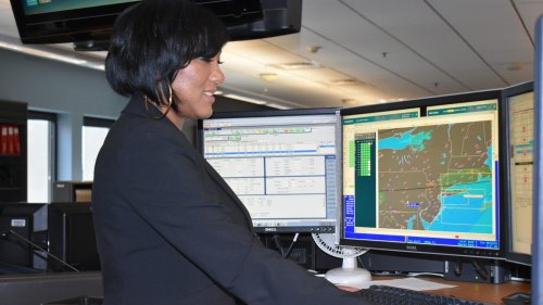 Ask the Captain: What do airline dispatchers do? Why are first officers on international flights older?