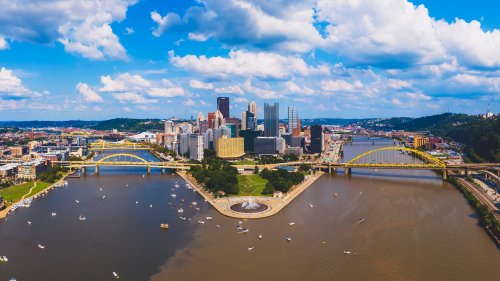 Pittsburgh bridges close after 26 barges break loose, float uncontrolled down Ohio River