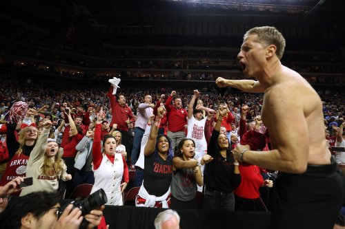 Arkansas Coach Eric Musselman Immediately Took Off His Shirt To ...