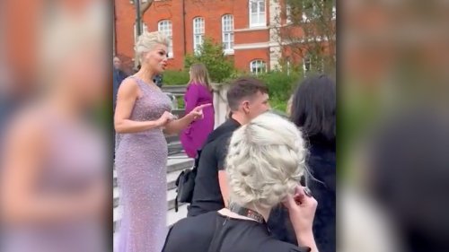 'You’d never say that to a man': Hannah Waddingham shuts down photographer in viral video