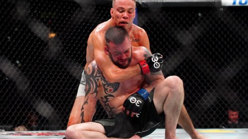 UFC on ESPN 43 video: Nate Landwehr taps Austin Lingo with a 'sucker punch rear-naked choke'