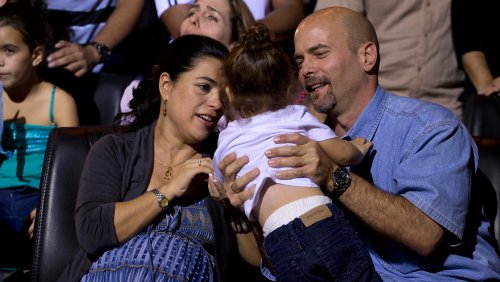 U.S. helped imprisoned Cuban spy impregnate wife