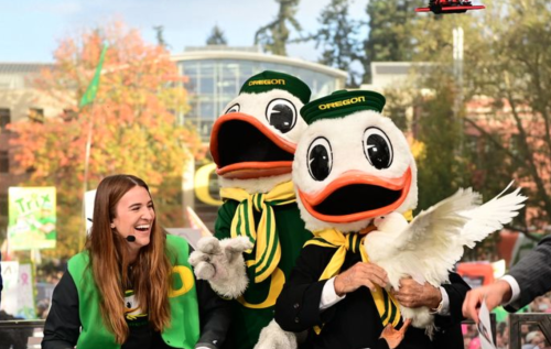 Photos: Massive Oregon Crowd Welcomes ESPN 'College GameDay' In Eugene ...