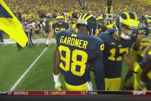 Michigan quarterback wears No. 98 to honor school's first Heisman winner