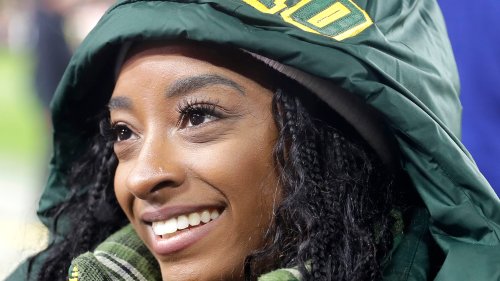 Simone Biles presented an amazing gift on the sideline from another notable Packers fan