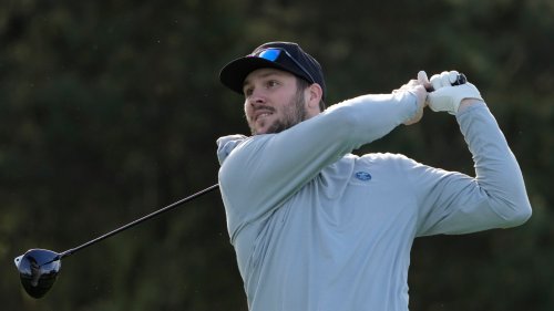Josh Allen plays hilarious rangefinder gag on Phil Mickelson, Grant Horvat