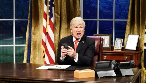 'SNL': Alec Baldwin's Trump sings Queen's 'Don't Stop Me Now' for the season's last cold open
