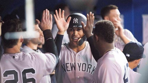 Giancarlo Stanton: Homers twice in Yankees debut as they rout Blue Jays
