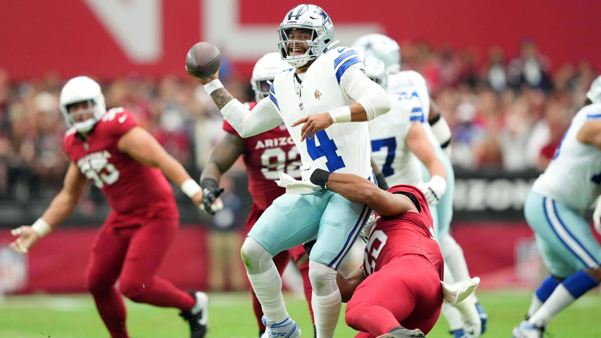 NFL Week 3: Cowboys upset by Cardinals, Travis Kelce thrills Taylor Swift, Dolphins roll