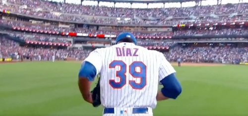 This angle of Mets closer Edwin Díaz's absolutely electric bullpen entrance is so darn awesome