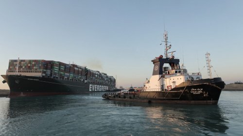 Tugboats left before ship reached Baltimore bridge. They might have saved it.