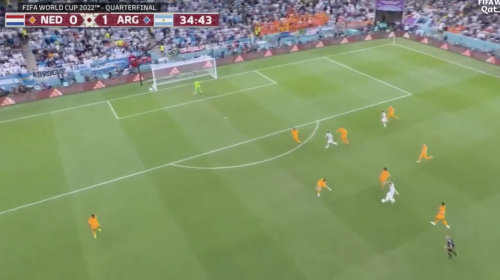 Messi invents a passing lane for one of the best assists of the World Cup